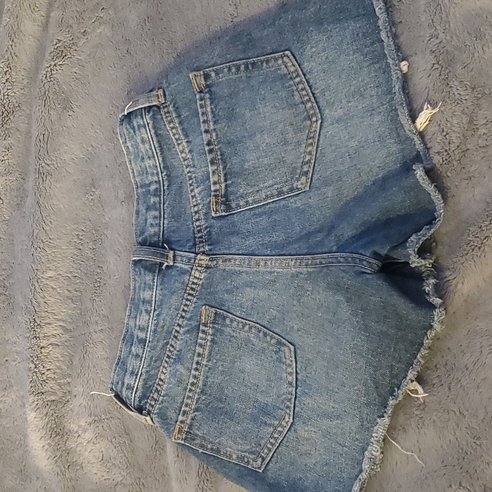 Shorts - Picture 3 of 3